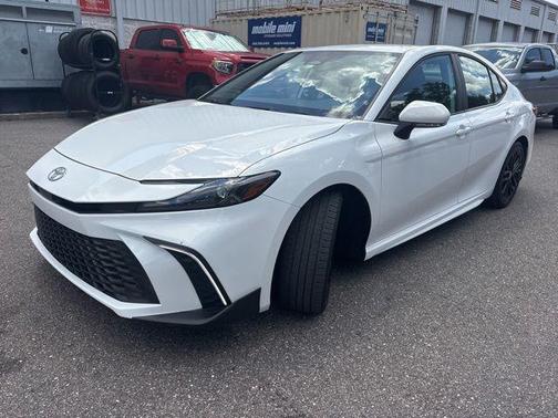 Ice Cap 2025 Toyota Camry SE