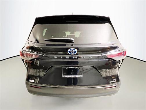 2023 Toyota Sienna LE