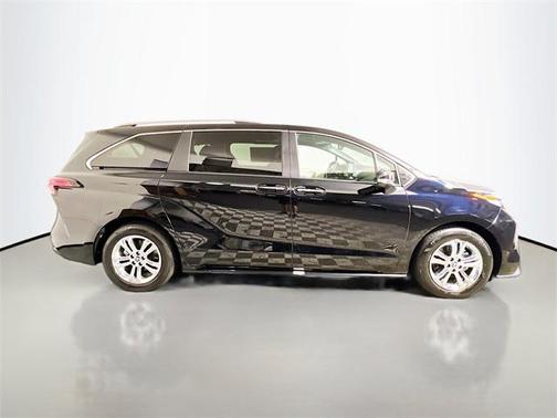 2024 Toyota Sienna Platinum 7 Passenger