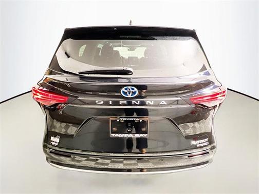 2024 Toyota Sienna Platinum 7 Passenger