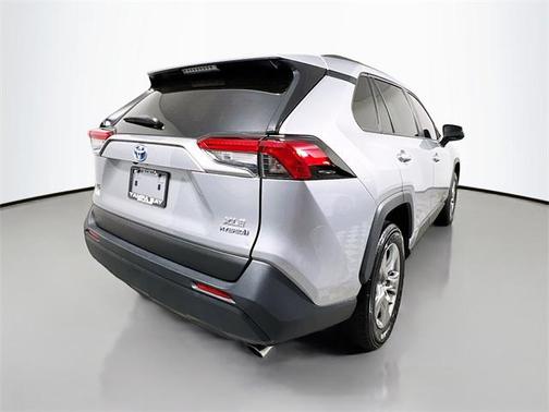 2022 Toyota RAV4 Hybrid XLE