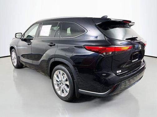 Midnight Black Metallic 2023 Toyota Highlander XSE