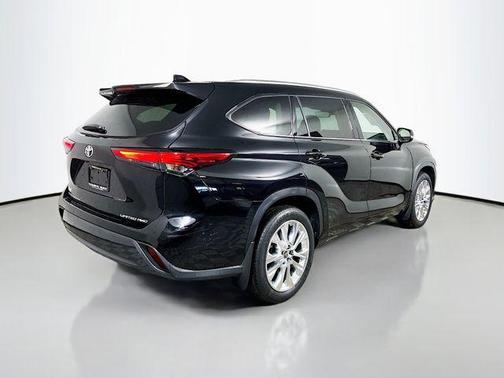 Midnight Black Metallic 2023 Toyota Highlander XSE