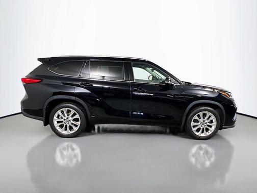 Midnight Black Metallic 2023 Toyota Highlander XSE