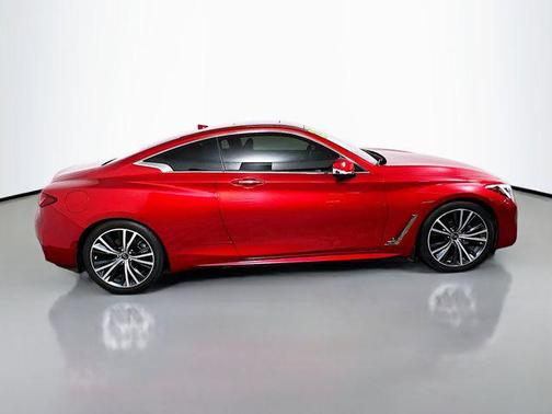 2022 INFINITI Q60 LUXE