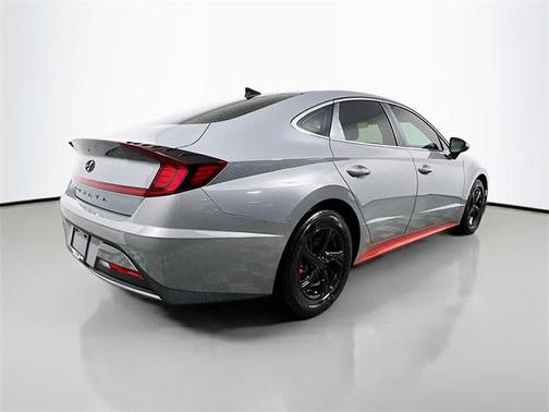 2022 Hyundai SONATA SE