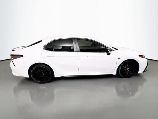 Ice Cap 2024 Toyota Camry SE