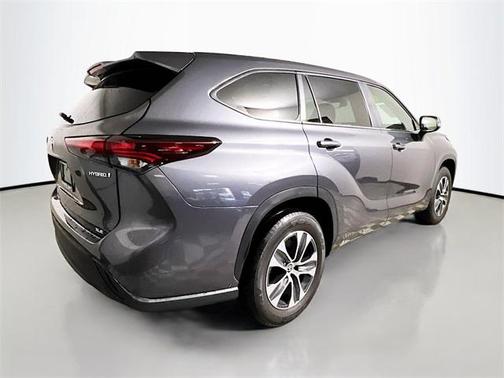 2024 Toyota Highlander Hybrid XLE