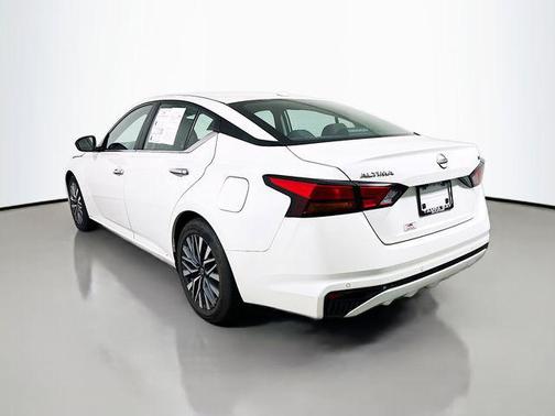 Pearl White 2024 Nissan Altima 2.5 SV