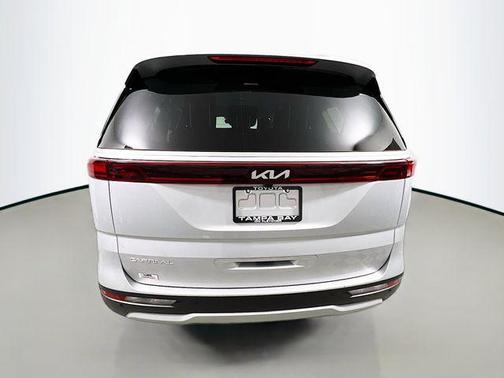 2023 Kia Carnival LX