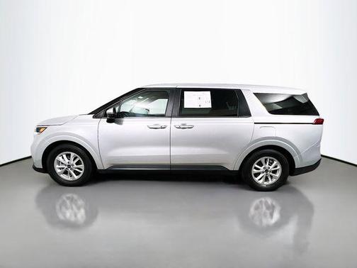 2023 Kia Carnival LX