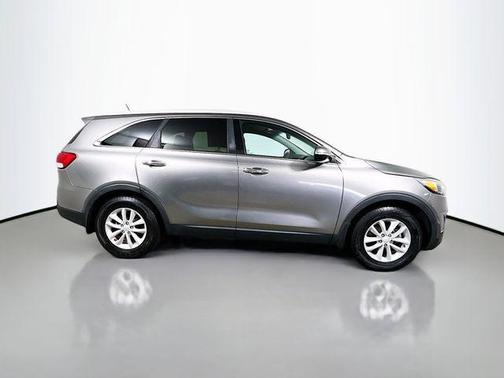 Titanium Silver 2017 Kia Sorento LX