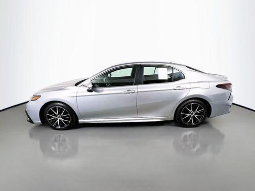 Celestial Silver Metallic 2023 Toyota Camry SE