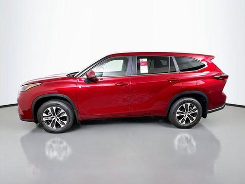 Ruby Flare Pearl 2026 Toyota Highlander XLE