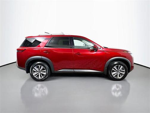 2023 Nissan Pathfinder SL 4WD