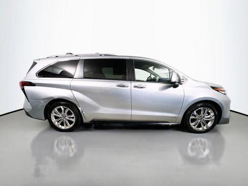 2021 Toyota Sienna Platinum 7 Passenger