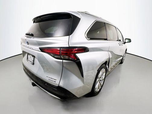 2021 Toyota Sienna Platinum 7 Passenger
