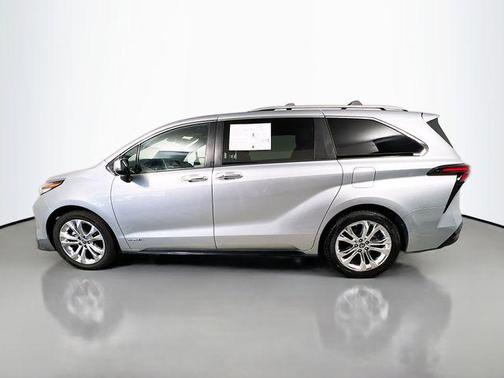 2021 Toyota Sienna Platinum 7 Passenger
