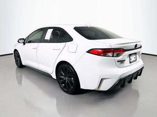 Ice Cap 2023 Toyota Corolla SE