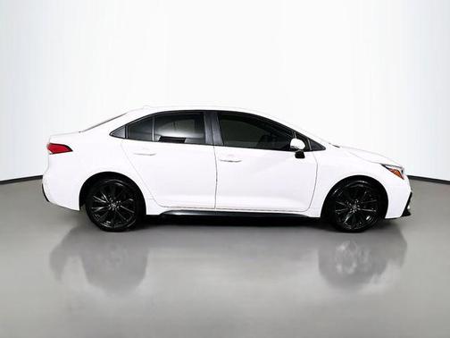 Ice Cap 2023 Toyota Corolla SE