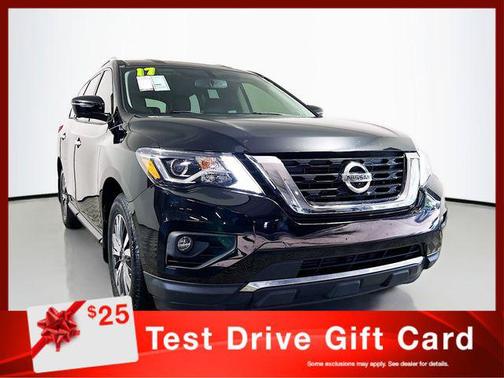 Magnetic Black Metallic 2017 Nissan Pathfinder SL
