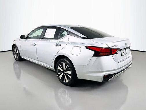 Brilliant Silver Metallic 2022 Nissan Altima 2.5 SV