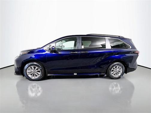 2025 Toyota Sienna XLE 8 Passenger
