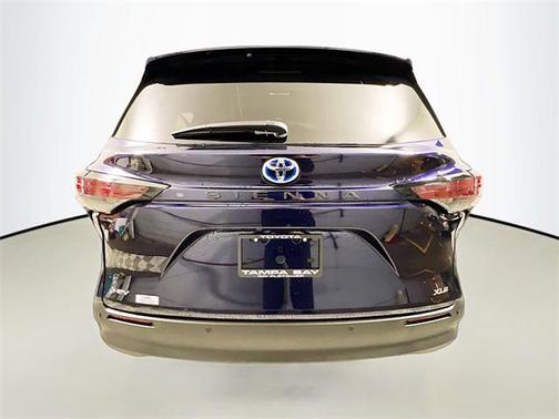 2025 Toyota Sienna XLE 8 Passenger