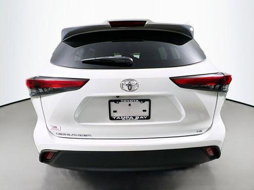 2022 Toyota Highlander LE