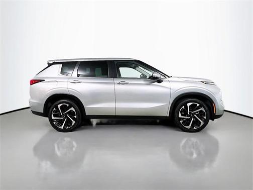 2023 Mitsubishi Outlander SE Black Edition 2WD