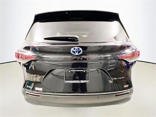 2025 Toyota Sienna XLE 8 Passenger