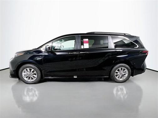 2025 Toyota Sienna XLE 8 Passenger