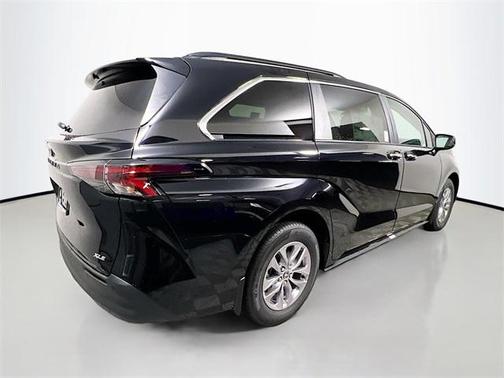2025 Toyota Sienna XLE 8 Passenger