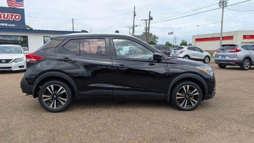 Super Black 2019 Nissan Kicks SV