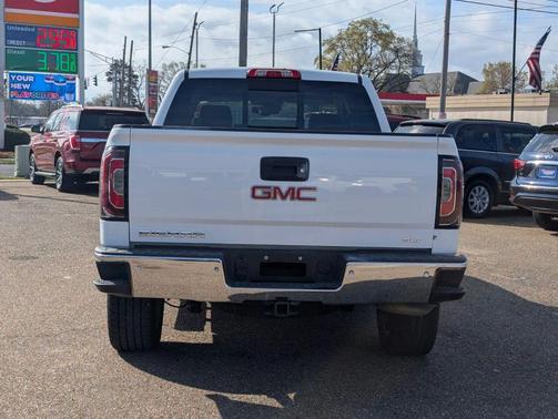 White 2017 GMC Sierra 1500 SLT