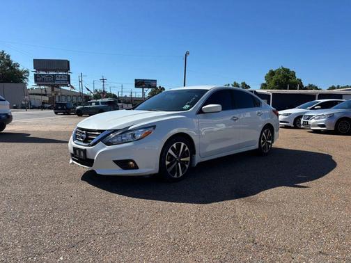 Pearl White 2016 Nissan Altima 2.5 SR
