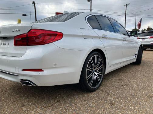 2017 BMW 540 540i Sedan 4D