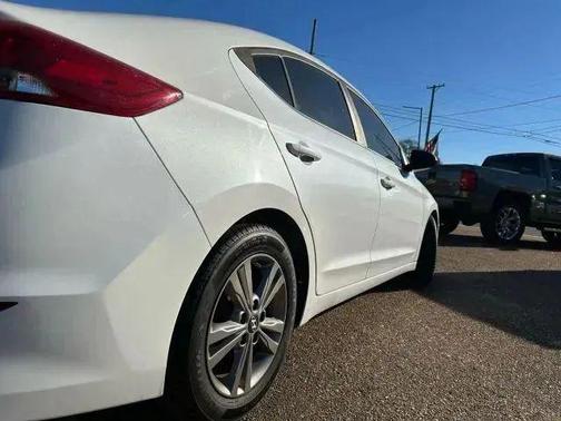 Quartz White Pearl 2017 Hyundai ELANTRA SE