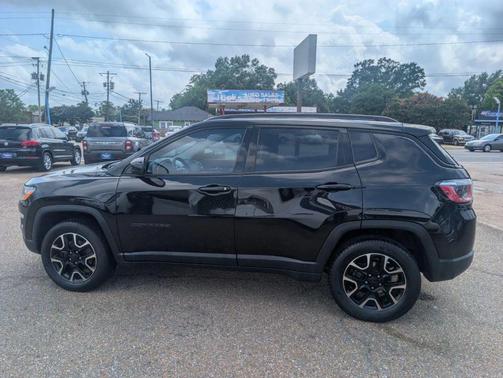 Diamond Black Crystal Pearlcoat 2019 Jeep Compass Upland Edition 4x4