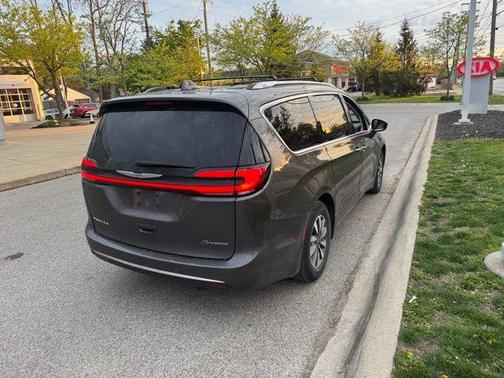 2021 Chrysler Pacifica Hybrid Touring L