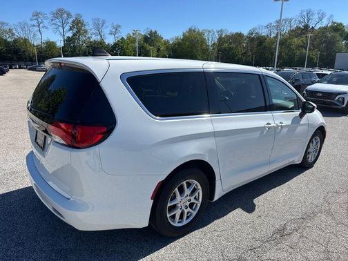 Bright White Clearcoat 2023 Chrysler Voyager LX