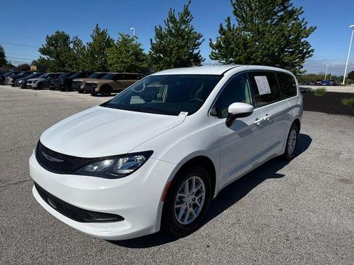 Bright White Clearcoat 2023 Chrysler Voyager LX