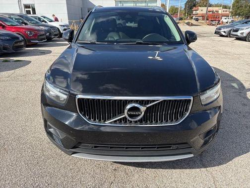 2021 Volvo XC40 T5 Momentum