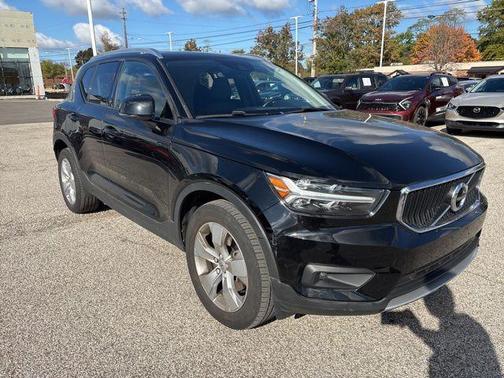 2021 Volvo XC40 T5 Momentum