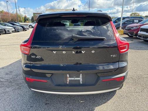 2021 Volvo XC40 T5 Momentum