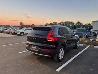 2021 Volvo XC40 T5 Momentum