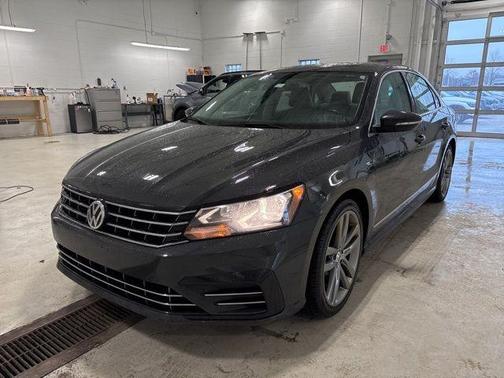 2017 Volkswagen Passat 1.8T R-Line