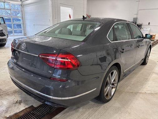 2017 Volkswagen Passat 1.8T R-Line