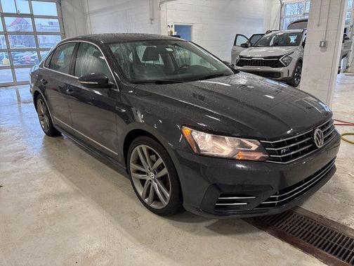 2017 Volkswagen Passat 1.8T R-Line