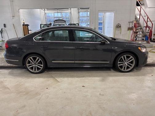 2017 Volkswagen Passat 1.8T R-Line